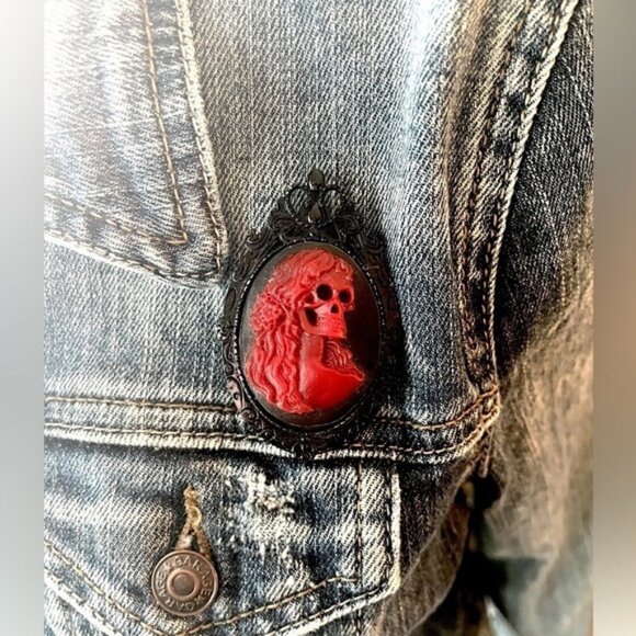 Black and Red Skeleton Lady Cameo Victorian Style Pendant Brooch, NWT - Picture 2 of 4